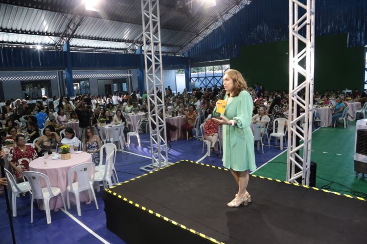 Seduc Goiás realiza chá da tarde e desfile em homenagem ao Dia das Mulheres