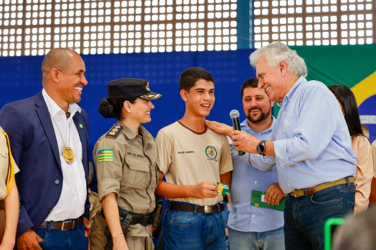 “Sou um apaixonado pela educação”, ressalta Caiado ao entregar reforma do colégio militar de Santo Antônio do Descoberto